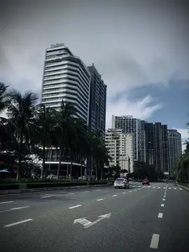 Em đi xa nơi phương trời , chỉ có mỗi anh nơi đây 