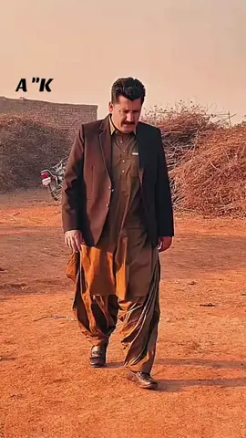 Jo mere khilaf  char panch dinon se Kam pen chala kyon kya election mein masroof The isliye main unko jawab na de saka to kuchh asar a Rahe hamari kamiyan nikaalne ma  Lage Hain vah jinke apni languteya  tak baithe hue he #viralvideo #foryou #vews_my_video_tiktok #tiktokviral #imrankhanzindabad @𓆩Raحat𓆪 @🥴 SATTAR 🫣 