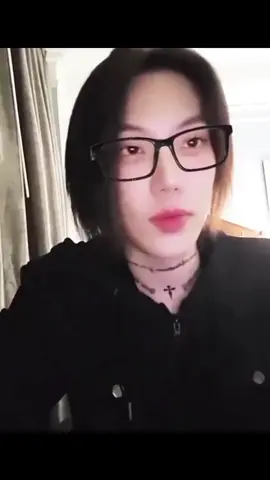 Elcapitxn ig live, thank you el kamu sudah memberi kabar tentang yoongi😭 kamu memang terbaik, ya walau mungkin ada yang mengatakan 