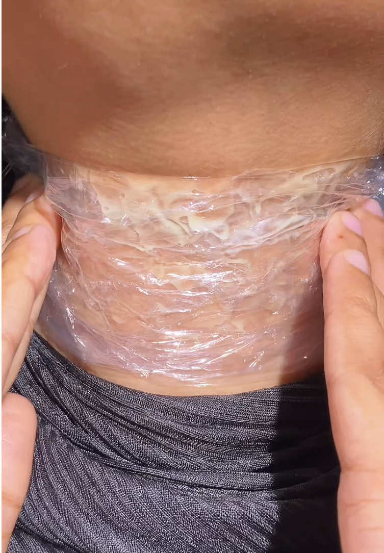 Pov: my face is 25 but my neck 50 I’ve been using the @KSECRET GLOBAL  Retinal Liposome 2% + Black Ginseng serum and it’s been amazing for my skin! It gives my neck hydration and has really helped with anti-aging. #GLOWSHOTCHALLENGE #KSECRET #seoul1988 #darkspots