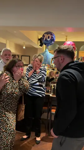 Returned to the UK after moving to Australia to surprise mum for her 60th birthday #familyreunion #surprise #fyp #foryoupagе #family