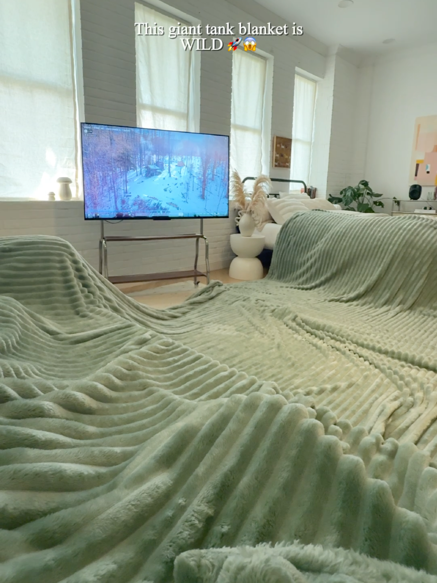 bro😭 this cozy blanket is HUGE — even bigger than 120*120!! 🖤 Machine washable, super soft, and crazy cheap for Black Friday!! Might sell out any minute, so grab it NOW 🔥🫶#TikTokShopfalldealsforyou #tiktokshoprestock #bedroomvibes #StripesInStyle #anxiety #cozyvibes #bedsure #bedroom #BedsureBlanket #coolingsheets #OMG #FallFreshness #GetReadyforFashionWeek #TikTokShopRestock #TikTokShopBlackFriday #TikTokShopCyberMonday