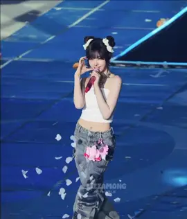 リズの紙吹雪失敗心痛すぎるwwそして自分にかけるんかいwwSeoul Day3⁡ #ive #liz #rei #showwhatiam 