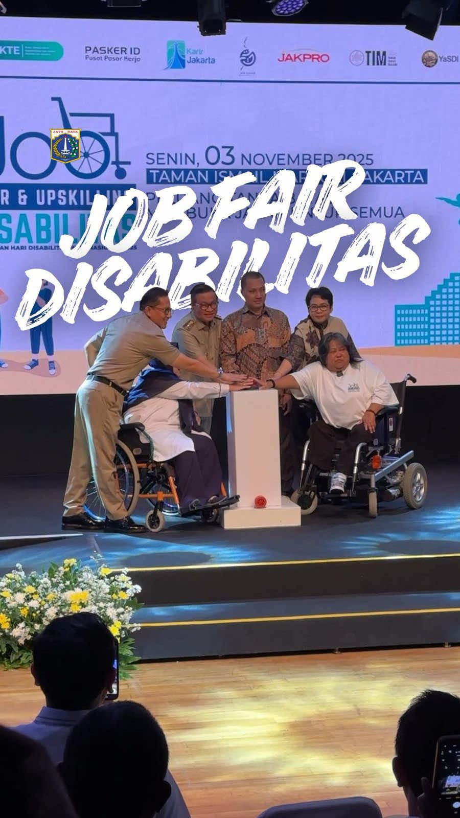 Gubernur DKI Jakarta, Pramono Anung, resmi membuka Job Fair Penyandang Disabilitas 2025 di Taman Ismail Marzuki. Tak hanya membuka peluang kerja, Pemprov DKI juga menghadirkan program upskilling agar teman-teman difabel bisa terus berkembang dan berdaya. Dari 21 perusahaan dengan 107 lowongan hingga pelatihan digital dan kreatif—semua dirancang untuk membangun ekosistem kerja yang inklusif dan berkeadilan. #JakartaUntukSemua #JobFairDisabilitas2025 #JakartaInklusif #PemprovDKIJakarta #PramonoAnung