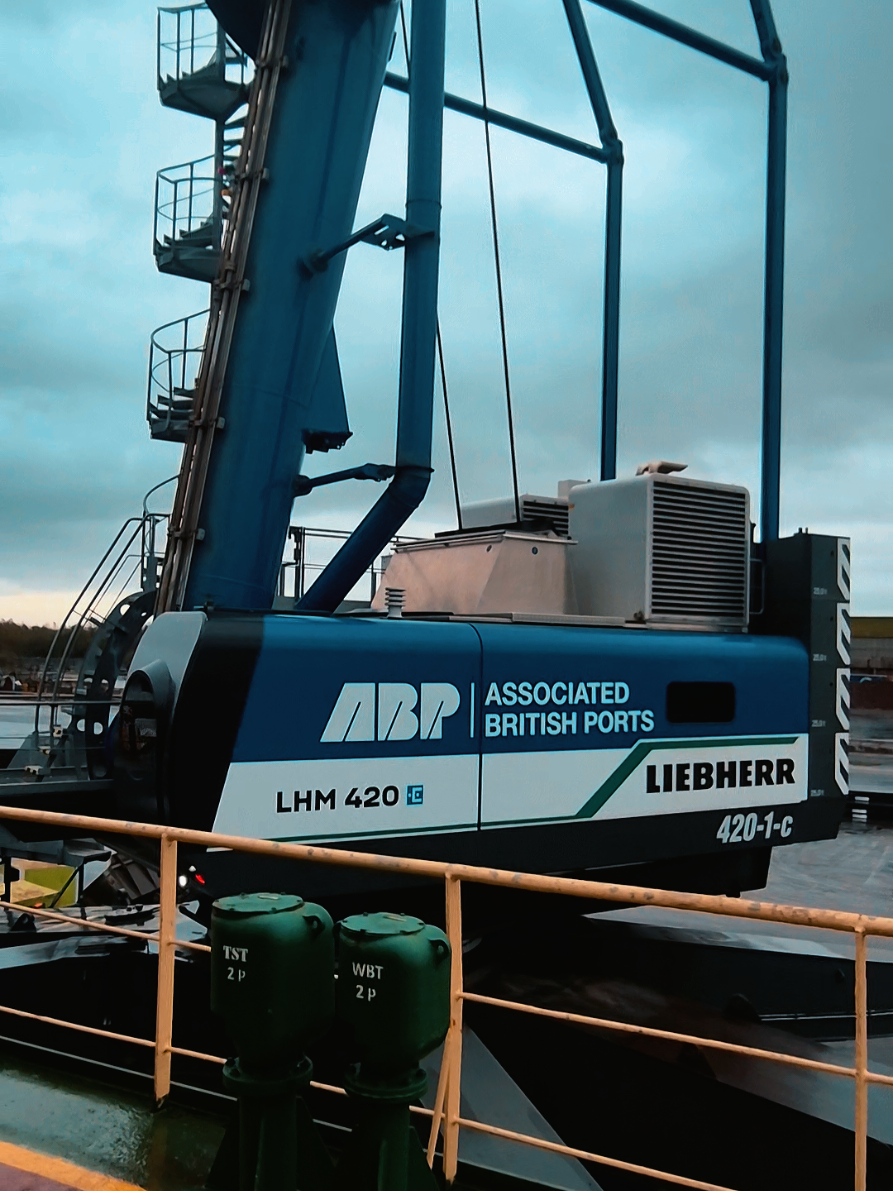 #magnet #crane #liebherr #ship  #portoperations 