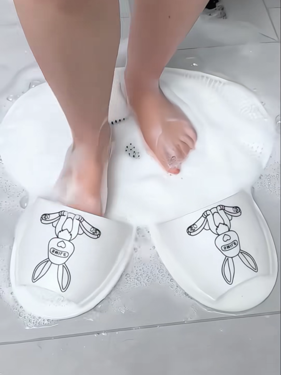 Tapete de Banheiro Box Antiderrapante Massageador Limpeza Pés #banheiro #banheirodecorado #tapeteantideslizante #amazongadgets @Shopee Brasil @Mercado Livre 