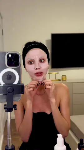 Găsiți produsele pe @Bilenegre.ro ✨ @The Ordinary @CUSKIN @Acnemy Romania @Holika Holika Shop #fypromania #romania #girls #glowyskin #skincareroutine #collagenmask #glassskinroutine #fete 