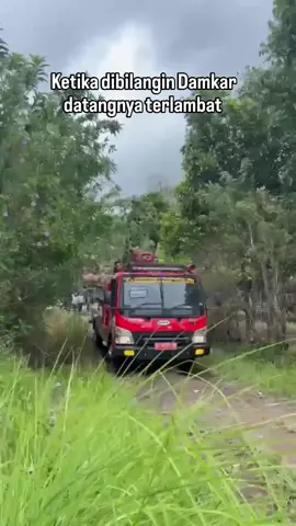 Kalau kami bisa teleport, dan bisa ngeliat masa depan pasti langsung sampai. Tapi kami tetap berusaha maksimal meskipun banyak kendala di lapangan. #damkar #pemadamkebakaran #fyp #viral #lewatberanda 
