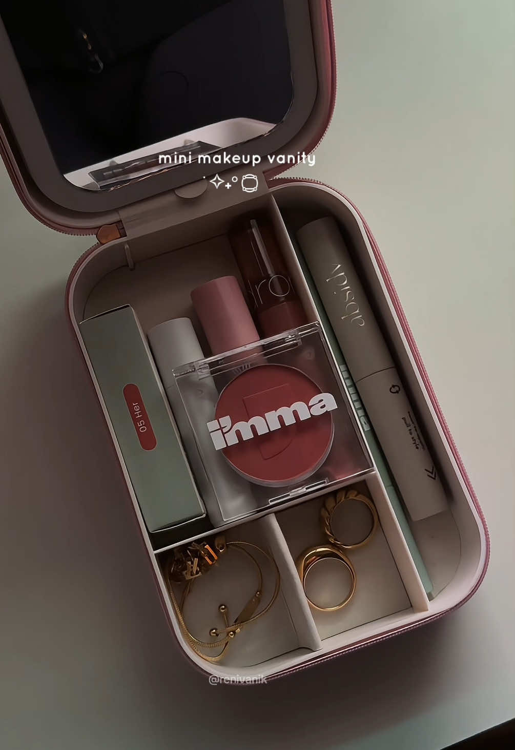 I loveee this kind of stuff! ⟡ ݁₊ #makeupvanity #minivanity #vanitymirror #vanity #makeup 