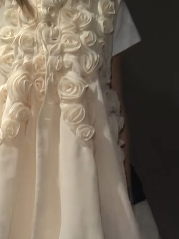 Gucci's SS26 show was a MASTERCLASS 🤩💅. Sleek tailoring & the new GG bag is *everything*. Double tap & follow for style! ✨ #gucci #mfw #fashiontiktok #sabato #runway