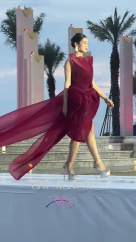 Model trình diễn BST của NTK Hoàng Minh Hà tại Vietnam Icon Fashion Tour SS1 được tổ chức tại tháp Tam Thắng, phường Vũng Tàu #chumchum #vietnamiconfashiontour #VIFT2025byChumChum #NTKHoangMinhHa #yeuemyeupickleballbychumchum 