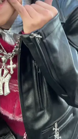 Indonesia calling me?👀✨️ レザーの季節がやっと来た @MandO >>>knit 🧶 #streetwearstyle #OOTD #outfitcheck #fyp 