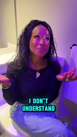 Gotta love this #eternal humorous take on historical facts. #girlbands #90smusic #funnytiktok (#loosewomen Kelle Bryan’s ‘sacked by fax’ interview entrée) Repost & Follow for more!