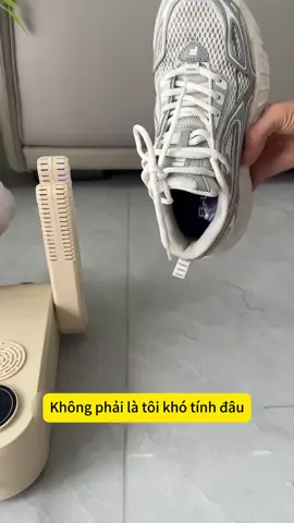 👟 Mùa đông mà giày mãi không khô? Cứ thử cái máy sấy giày nhỏ này đi – khô nhanh, ấm áp, cực tiện luôn 🔥 #máysấygiày #đồdùngtiệních #đồdùnggiađình #mẹovặtcuộcsống #tiệnnghi #nhỏmàcóvõ #đồdùngnhàthôngminh #tiếtkiệmtime #reviewđồhay #giadụngthôngminh #tiktokmademebuyit 