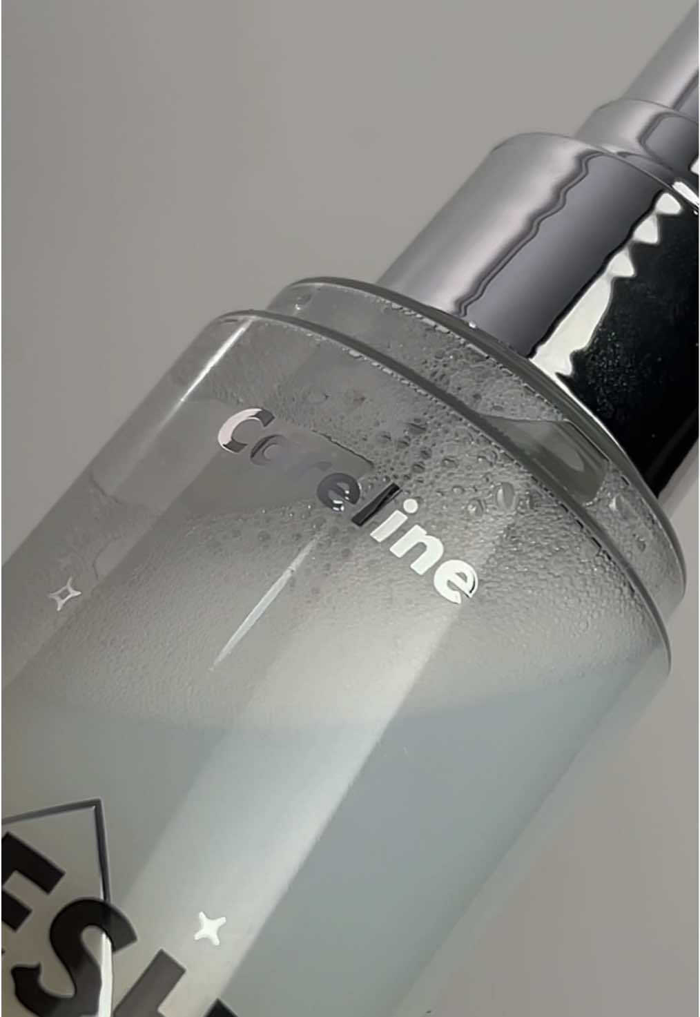 The setting spray that does both — locks and refreshes. #CarelinePH #FreshFixSettingSpray #BetterThanBasic 