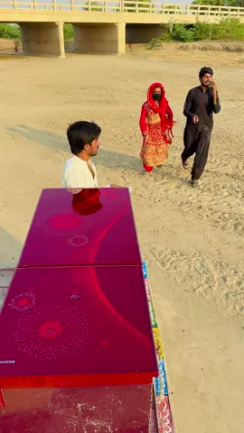 Larki Freezar Mein Q Chopai?🤣#fiazfk #tiktok#foryoupage #intertenmin #comedy