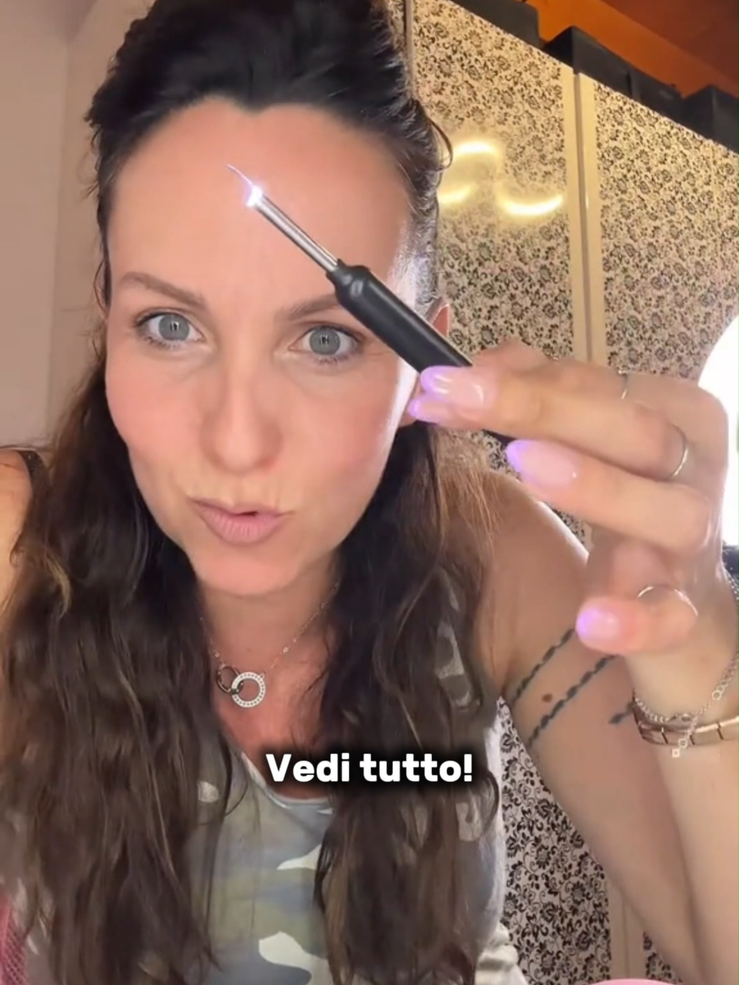 Anch’io usavo i cotton fioc… finché non ho scoperto questo 😳 Ora pulisco le orecchie in modo delicato e sicuro! 👉 Scopri Clirear sul sito 💧 #earcare #cottonfioc #clirear #puliziadelleorecchie #cura #benessere