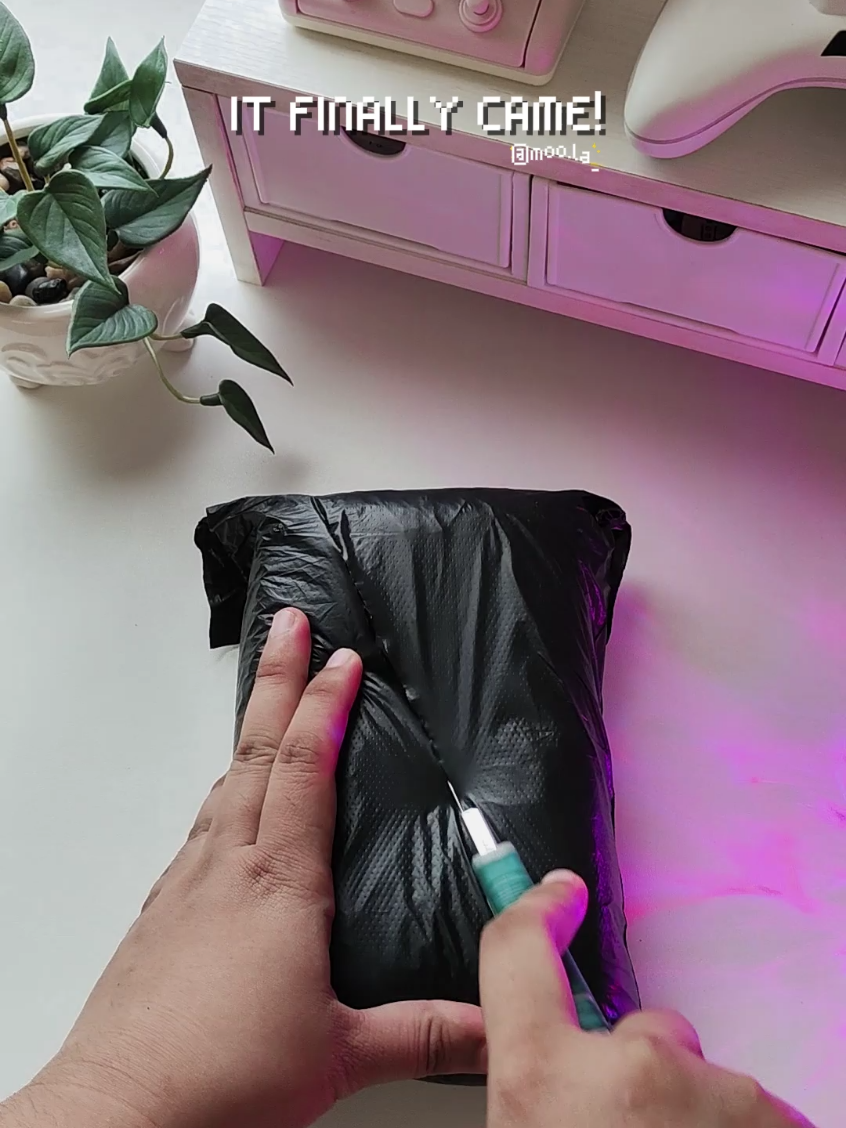 it finally came! #r36s #r36sgameconsole #r36spink  #retrogameconsole #retrogaming 