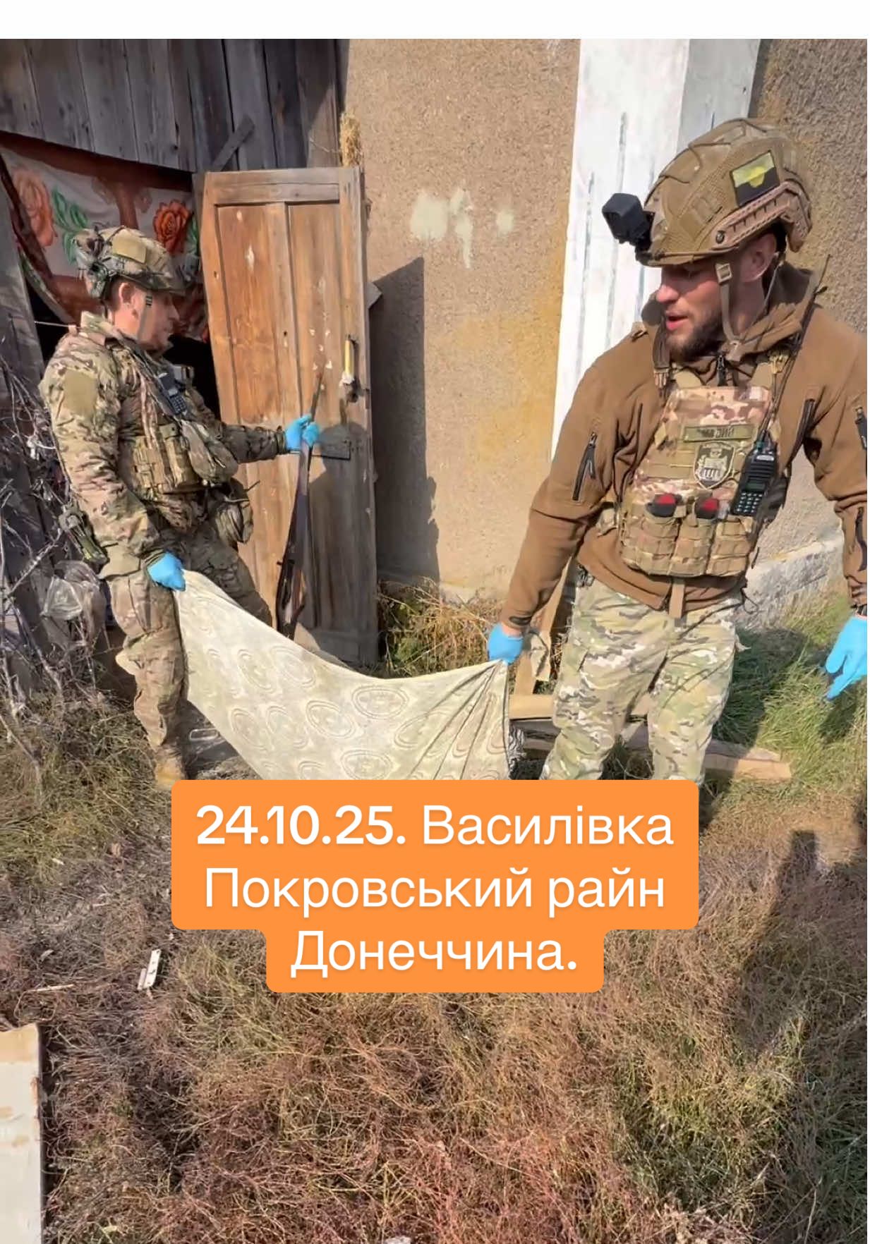 Евакуація останньої мешканки села.