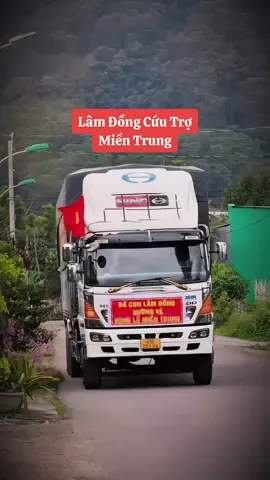 Đoàn xe Lâm Đồng đã tới miền Trung rồi đây bà con ơi. tuy Lâm Đồng cũng bị thiệt hại nặng nề vì mưa bão nhưng vẫn phụ giúp bà con Miền Trung ạ  #TikTokAwardsVN #49lamdong #CapCut #hadetailing #cuutromientrung 