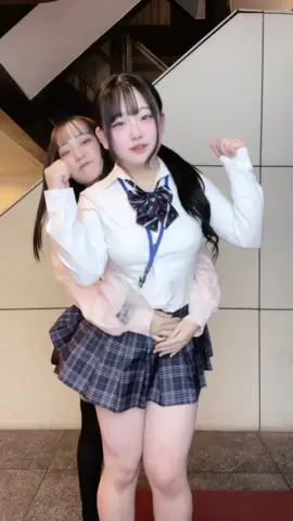 ももちゃむとぎゅーー🍑 @3b.momoko #3年B組 #ガールズバー #宗右衛門町 #ミナミ #会える屋さん 