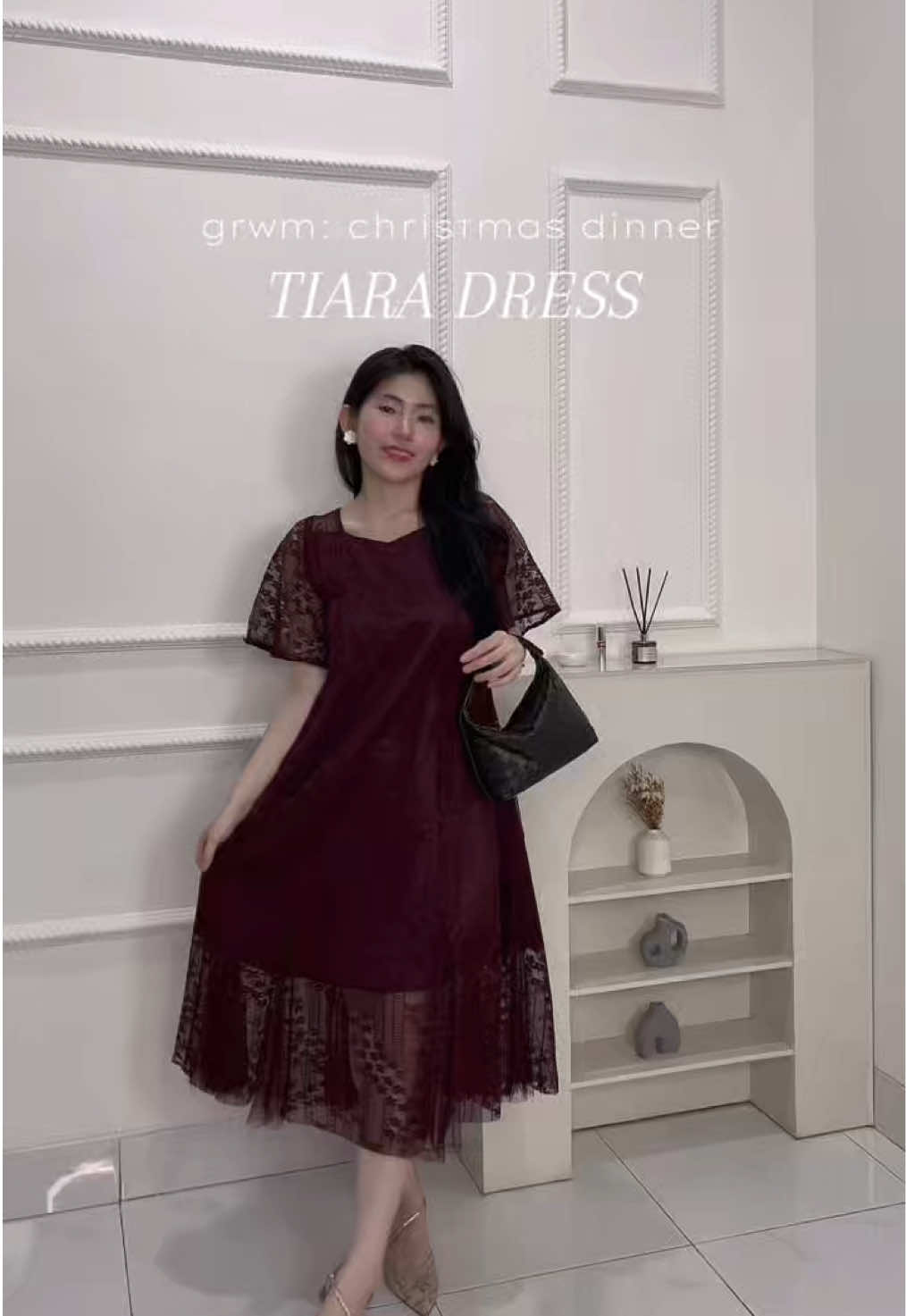 Christmas dinner with Tiara in Burgundy ♥️🎄 ——————— #dressnatal #dresskondangan #dresspesta #burgundy #mahogany 