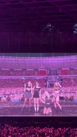 money can be earned again, but memories last forever 💓 #blackpinkofficial #deadlineworldtour2025 