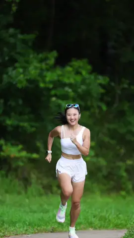 Quần áo chạy bộ đẹp nhắn em nha #chaybo #thoitrangchaybo #aochaybo #quanchaybo #giaychaybo 