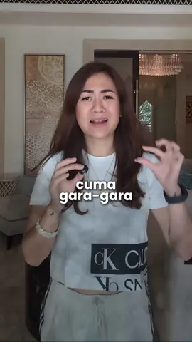 Kamu tau gak kalo setiap anak tantrum itu ternyata cuma berlangsung sekitar 90 detik di sistem saraf anak?🧠 Tapi... apa anak bisa cepat tenang atau justru makin marah, itu justru tergantung dari caranya kamu merespon ☝🏻️ Waktu anak lagi tantrum, kondisi otaknya itu sedang “offline” dia tidak bisa mendengar nasihat, apalagi dimarahi 🤯 Jadi kalau kamu ikutan berteriak atau menghukum, emosi anak justru makin membara 🔥 Karena, yang paling menenangkan bukan kata-kata, tapi ketenangan kita 🤌🏻 kalo kamu tetap tenang, dekat, dan memberi rasa aman, anak belajar mengatur emosinya sendiri 🤍 Itulah yang disebut self-regulation 👉🏻 fondasi dari fokus, empati, dan kecerdasan emosional anak ✨ Ingat: Tantrum itu normal.. Tapi cara kita meresponnya, itu Yang bisa membentuk otak anak seumur hidup‼ Pelajari lebih dalam cara membantu anak menenangkan diri, mengelola stres, dan fokus belajar di E-Book terbaru: “Regulasi Emosi, Stress Management & Latihan Fokus untuk Anak” 🎧 Bonus Musik Terapi dari Jerman GRATIS! Bisa digunakan di rumah maupun di sekolah. Komen 