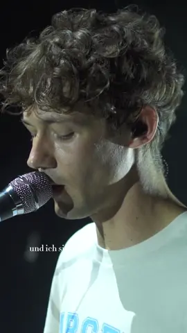 How to sit  #annenmaykantereit   @DamarReis 