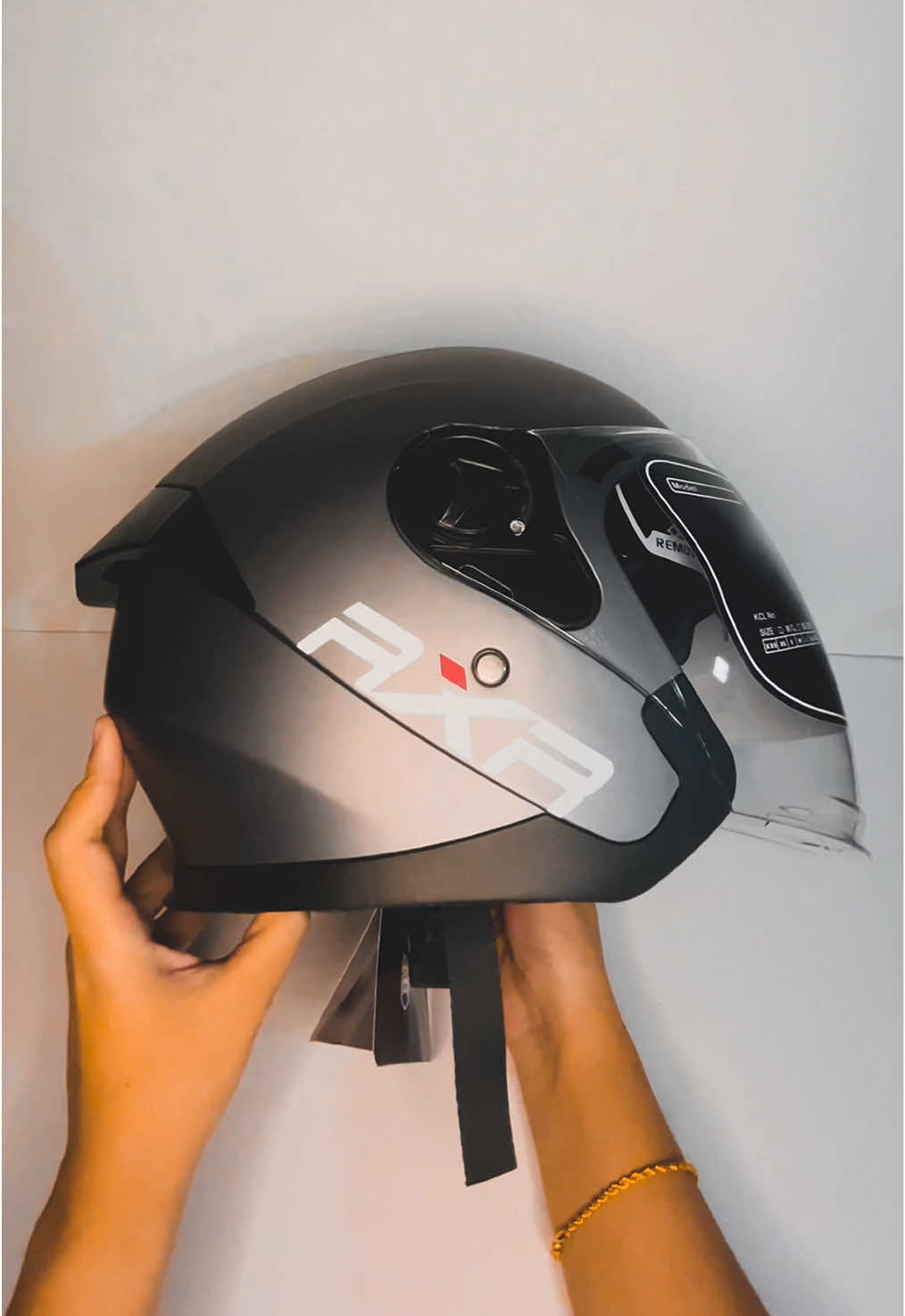 Budget-friendly helmet with dual visor! ✨ #helmet #rxrhelmet #motorcyclehelmet #halffacehelmet #dualvisor 