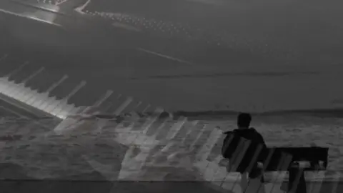 لان شمسين معناه احترگنة🤕 .   . . #ناصر_عباداني #اغاني #تصاميم_فيديوهات🎵🎤🎬 #امير #capcut 