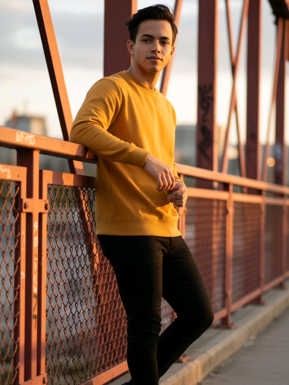Prompt Ai pria berdiri di jembatan penyeberangan Buatkan gambar hyper-realistic, wajahnya sama persis dengan foto referensi (100% tanpa perubahan pada wajah, mata, struktur wajah, alis, hidung, bibir dan juga jangan merubah bentuk badan) Seorang pria berdiri di samping pagar jembatan penyeberangan saat matahari terbenam. Ia mengenakan sweatshirt kuning mustard, celana hitam ketat dan sepatu kets vans hitam. Rambutnya sedikit berantakan, dan cahaya matahari sore memberi efek hangat keemasan. Jembatan memiliki rangka logam merah dengan pagar kawat dan sedikit grafiti, menciptakan suasana urban street-style dengan pose yang dinamis dan alami, beresolusi sangat tinggi, 8K, fokus tajam, detail tajam. #fashion #fypage #fypシ゚ #fyppppppppppppppppppppppp #fyp 