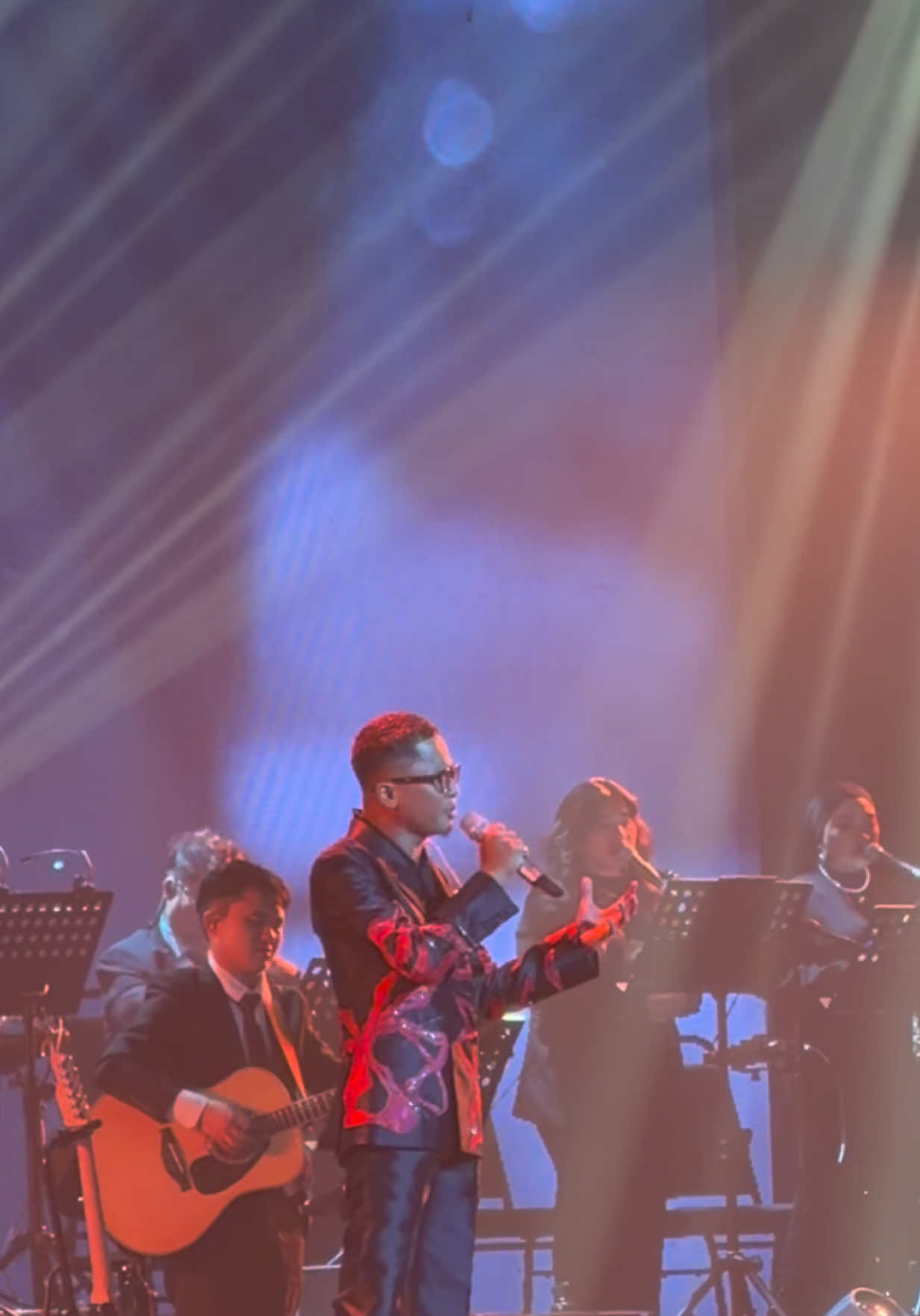 Dah 2 hari tapi masih tak moveon dengan suara hafiz ni!! #hafizsuip 