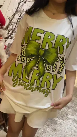 POV: you just becam Santan’s favourite 🧑‍🎄 #christmasoutfit #merrydripmas #xmasvibes #trendfit #streetwearstyle #retrostyle #christmas #noel #grichmas #graphictee #wlw #OOTD #slayallday #tshirt #outfit #TikTokFashion #viral #trendy 