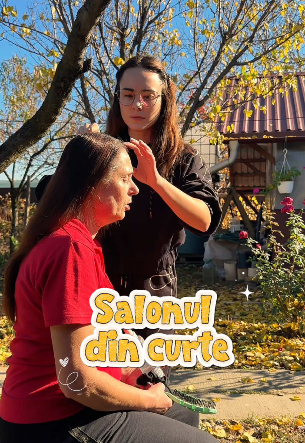 O duminica de toamna perfecta, cu soare, multe culori in curte si activitati diverse 🤎🍂🥰 Chiar mi-a placut sa fac asta 👌🏼si e o activitati mami-fiica super simpatica 🥰  #tunsacasa #butterflycut 