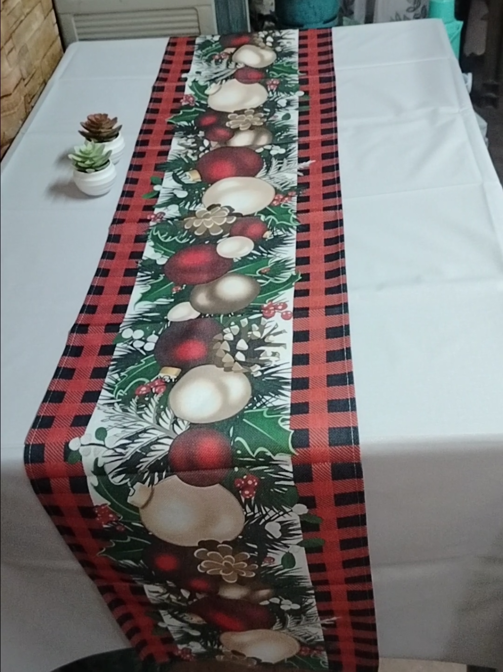 Christmas Table Rubber 🎄 #tablerunner #christmastablecloth #christmas #christmasdecor #tablelinen 