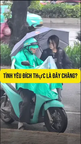 Khoảng khắc ngọt ngào ấm áp trong ngày mưa rét ❤️#xanhsmbike #xeomtinhyeu #xanhsm #yeuladay #xuhuongtiktok 