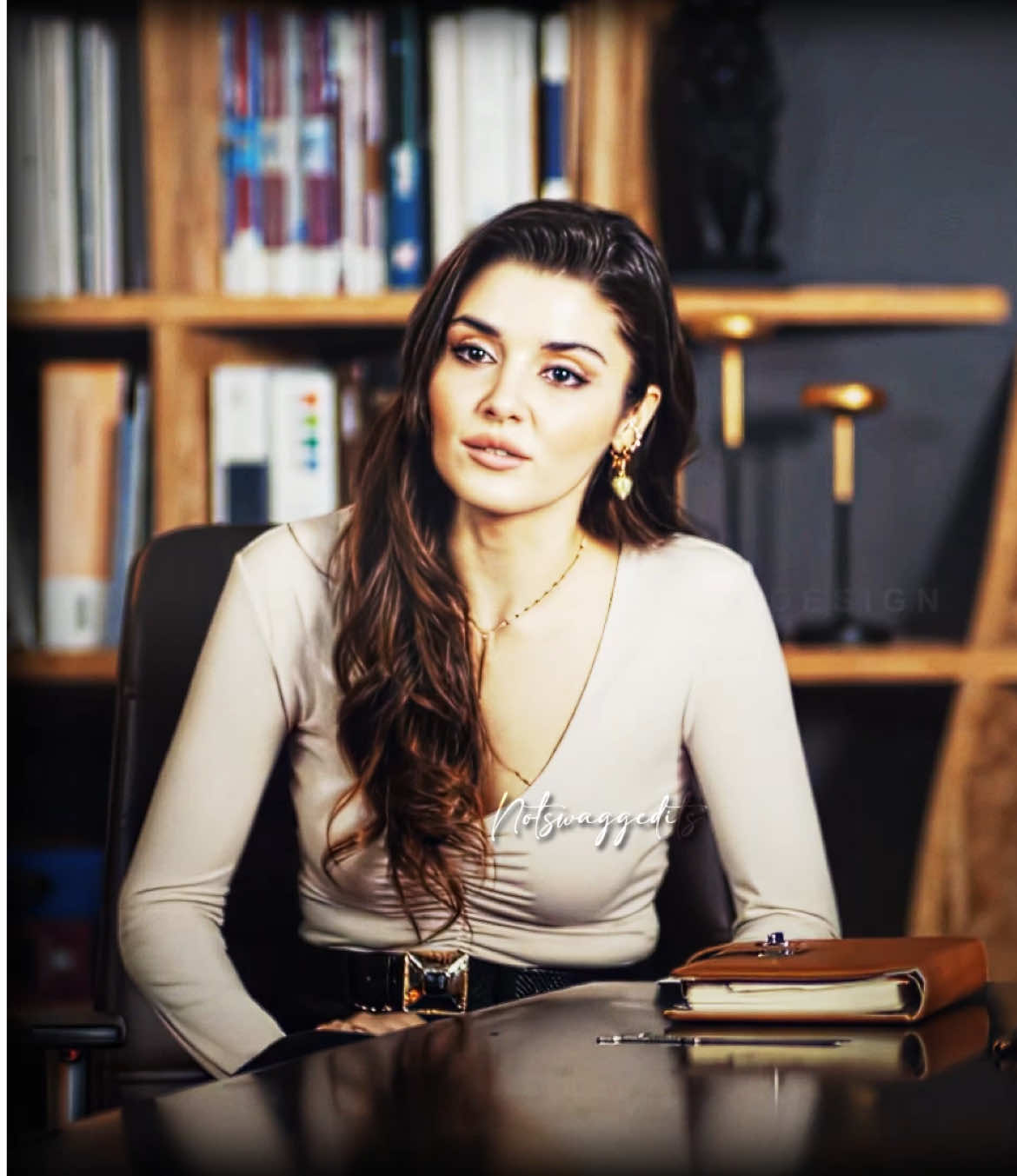 В соло всех [ #edayildiz #sencalkapimi #serkanbolat #edser #hanker #ханкер #handeercel #kerembursin #loveisintheair #эдсер #notswaggedit #эдайылдыз #постучисьвмоюдверь #серканболат #хандеэрчел #керембурсин #рекомендации ]