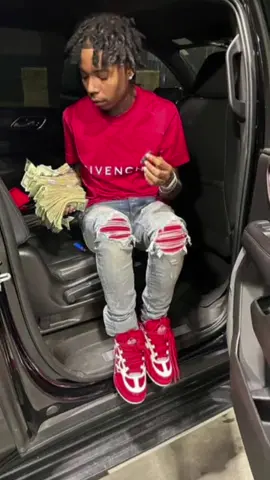 Amiri là thương hiệu thời trang đường phố cao cấp được thành lập bởi nhà thiết kế người Mỹ gốc Iran Mike Amiri vào năm 2013. Với sự kết hợp giữa phong cách rock 'n' roll, vintage và hiện đại, Amiri đã nhanh chóng tạo dựng được vị thế trong ngành thời trang thế giới. Các sản phẩm của hãng được sản xuất thủ công tỉ mỉ bằng chất liệu cao cấp tại Los Angeles, nơi khai sinh ra thương hiệu này#amiri#dripus#xuhuong 