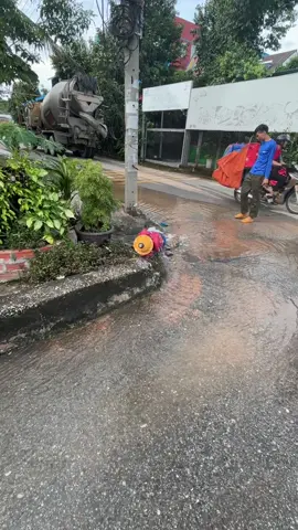 Rồi xong,xuống thương lượng😂  Lái xe bồn đỉnh đó😂 