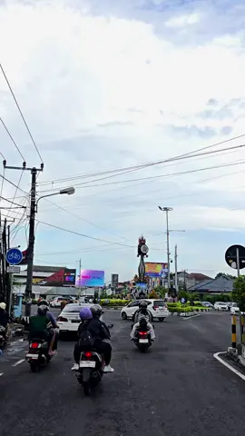 video mentahan untuk story sosmed sumeton atau barangkali ada yang kangen sama jalan ini , ambil aja video nya 😁 📍 jalan teuku umar ( simpang enam ) #videomentahan #mentahanvideo #bali #jalanbali 