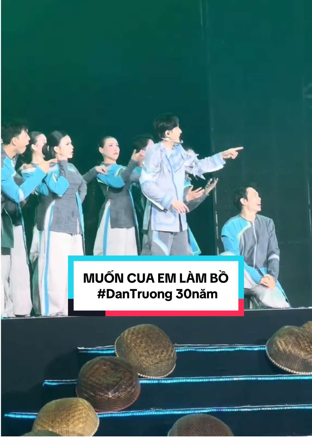 Anh BO hát cả “Luấy cây kim moay đồ “ ,rồi “muốn cua em làm bồ” luôn :)) #DauAnThanhXuan #concert2025 #30nam #DanTruong