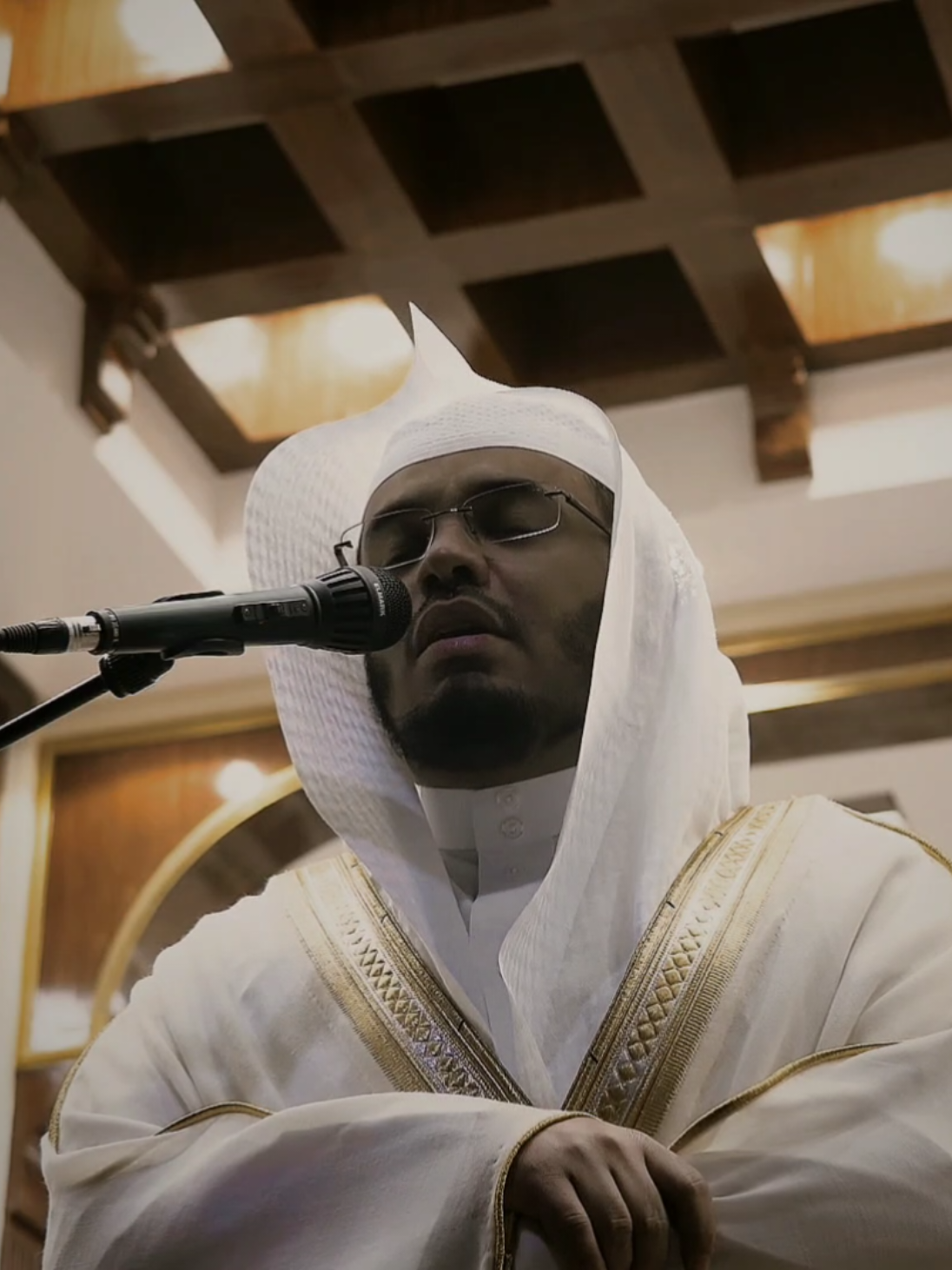 يحاكي نفسه 🤍.  #ياسر_الدوسري #قران #الحرم_المكي #تلاوة_خاشعة #islam 