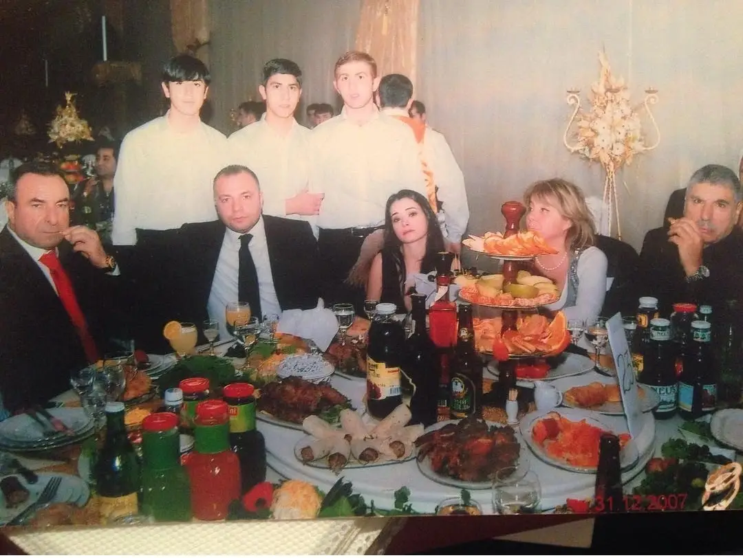 kurtlar sofrasi 🐺🐺🐺 Tələbəlik illərim  Kurtlar vadisi  2007 ci il Baki 😎 @kurtlar vadisi  @Kurtlar Vadisi Pusu  @KURTLAR 𝐕𝐀𝐃𝐈𝐒𝐈 𝐏𝐔𝐒𝐔  o illər mən onların Garson olmușam  #kurtlarvadisi #cakir #karahan #kilic #elif 