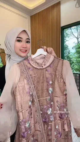 Ahh cakep nih 😍 #gamis #gamislebaran #gamisbrukat #gamiscantik #gamismurah 