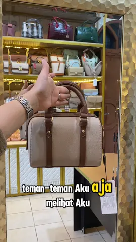 Ini gimana sih tokonya ngasih harga tas cantik gini dengan harga murah, cek keranjang kuning sekarang   #tasselempangwanita #shoulderbagwanita #taswanitaelegan #handbagwanita 