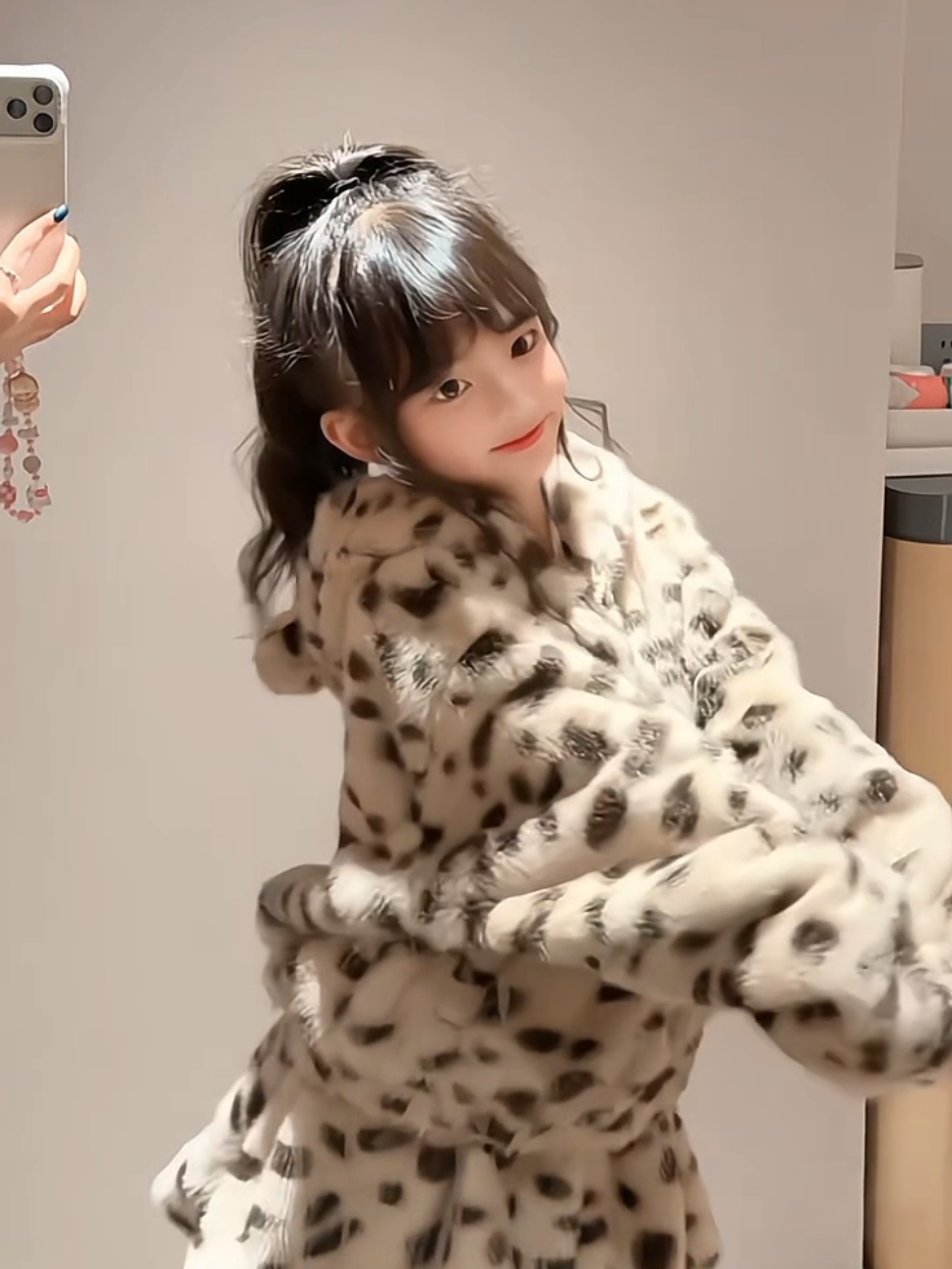 装可爱咯^_^ #甜妹 #恋爱频率 #萌妹 #骗你生女儿 #卡点舞 