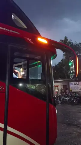 pakde sopir yang berjuang untuk keluarga #agramas #busmania #storybus #fypage 