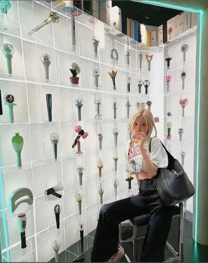 @bp_tiktok  There are so many Blackpink lightstick #rosé #blackpink #lightstickkpop #lightstick